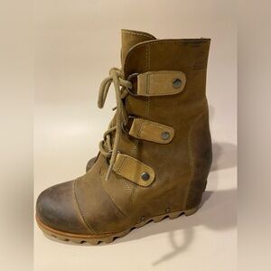 SOREL Joan of Arctic Wedge Mid Boots | Size 6